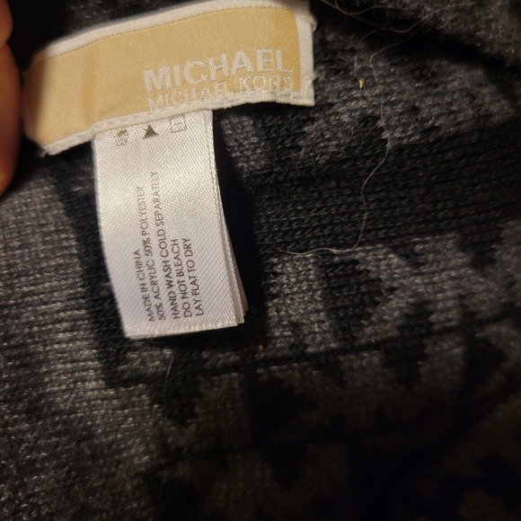 Michael Kor's MK Patterned Black And Grey Scarf - Picture 6 of 9